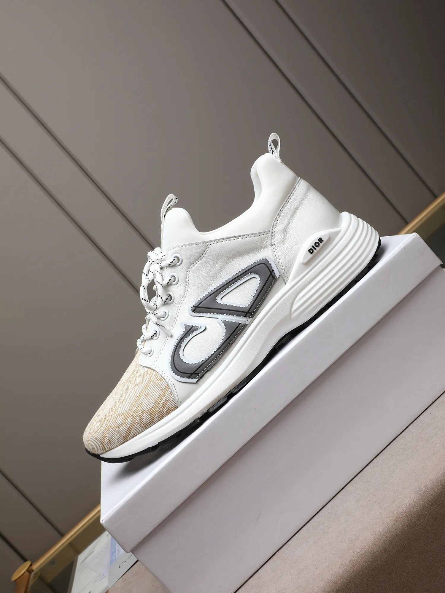 Men's shoes 💰460 💰Dior [Dior] 😘😘High-end series of casual men's shoes, simple and elegant👍👍👍The upper is made of first-layer genuine leather spliced ​​with Dior's special material [sun][sun]; imported first-layer sheepskin lining; special outsole, wear-resistant, lightweight, the overall design is harmonious and unified without lacking personality 👣🌟✨You deserve it! 5 colors😍Sizes 38~44. (45 custom-made) The picture above is a big seller🔥🔥🔥